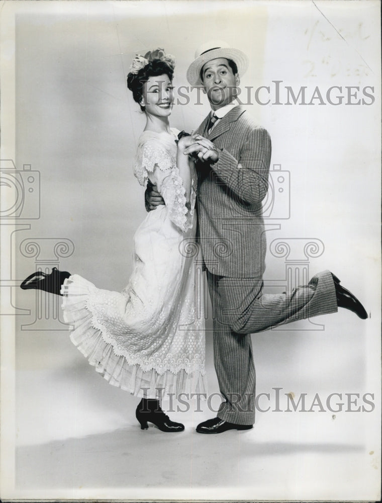 1956 Press Photo Actress Nanette Fabray &amp; Hal March In &quot;High Button Shoes&quot; - Historic Images