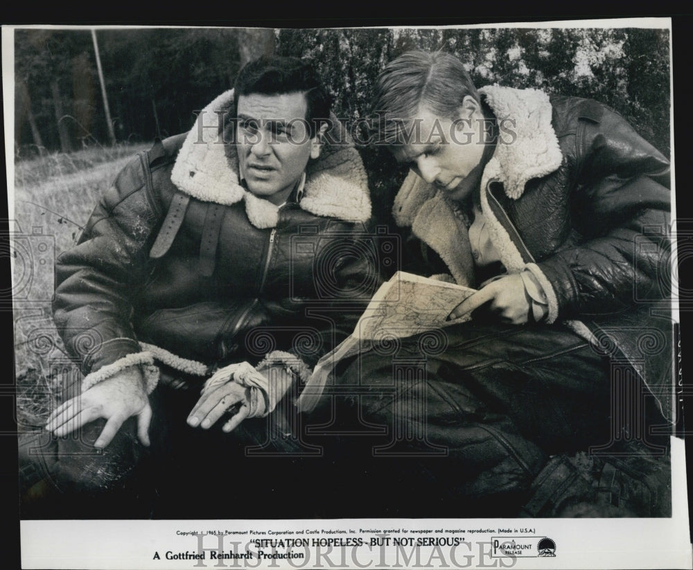 1965 Press Photo Actor Michael Connors &amp; Robert Redrord In &quot;Situation Hopeless&quot; - Historic Images