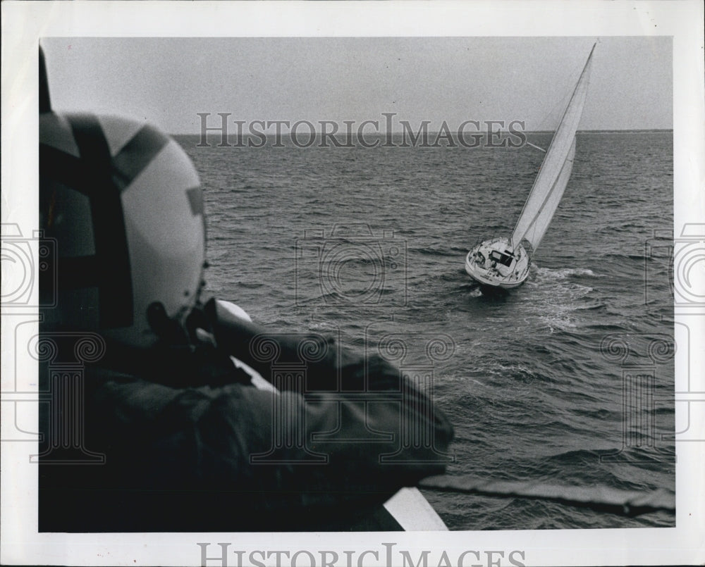 1964 Press Photo Air Crewman Robert Taaffe Making Evening Check of Suncoast Wate - Historic Images