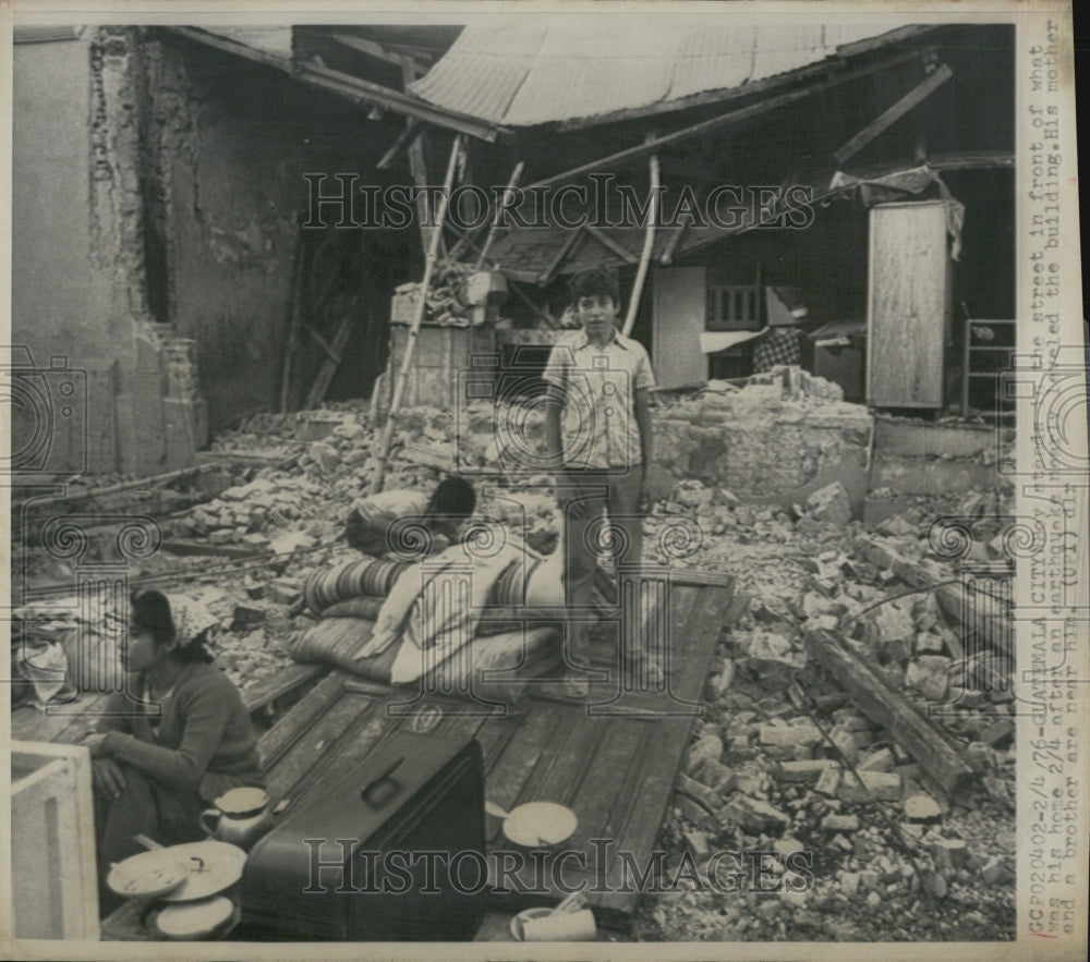 1976 Press Photo Earthquake Aftermath - Historic Images