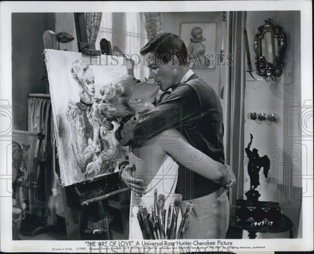 1965 Press Photo Dick Van Dyke and Elke Sommer in &quot;The Art of Love&quot; also with - Historic Images