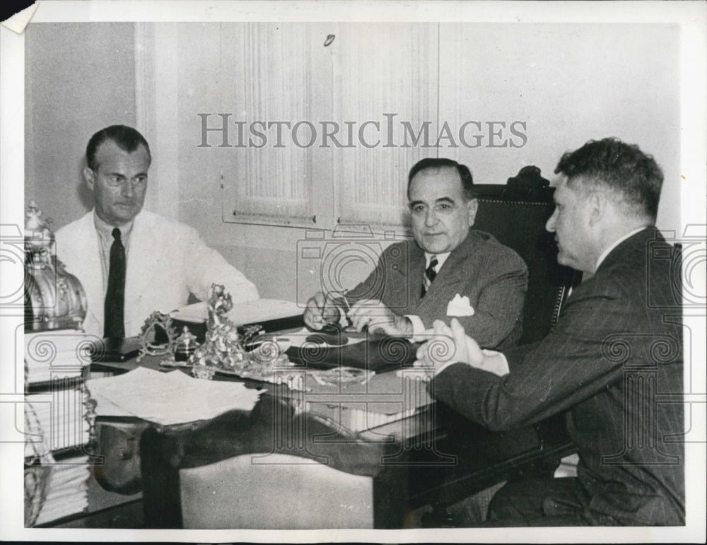 1941 Press Photo Brazilian President Getulio Vargas Meeting with Steel Mills - Historic Images