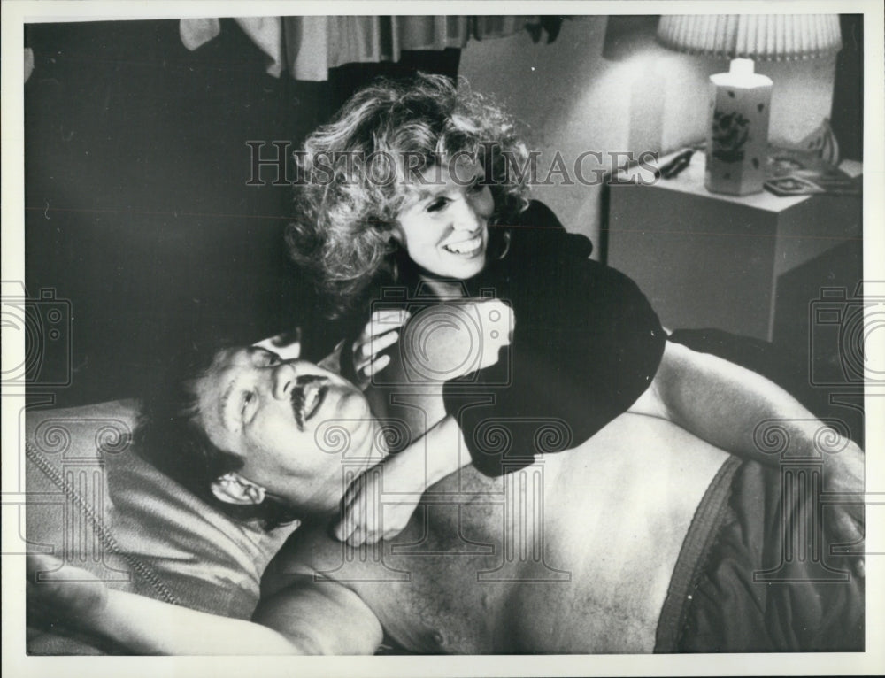 1977 Press Photo Alex Karras &amp; Susan Anspach in &quot;Mad Bull&quot; - Historic Images