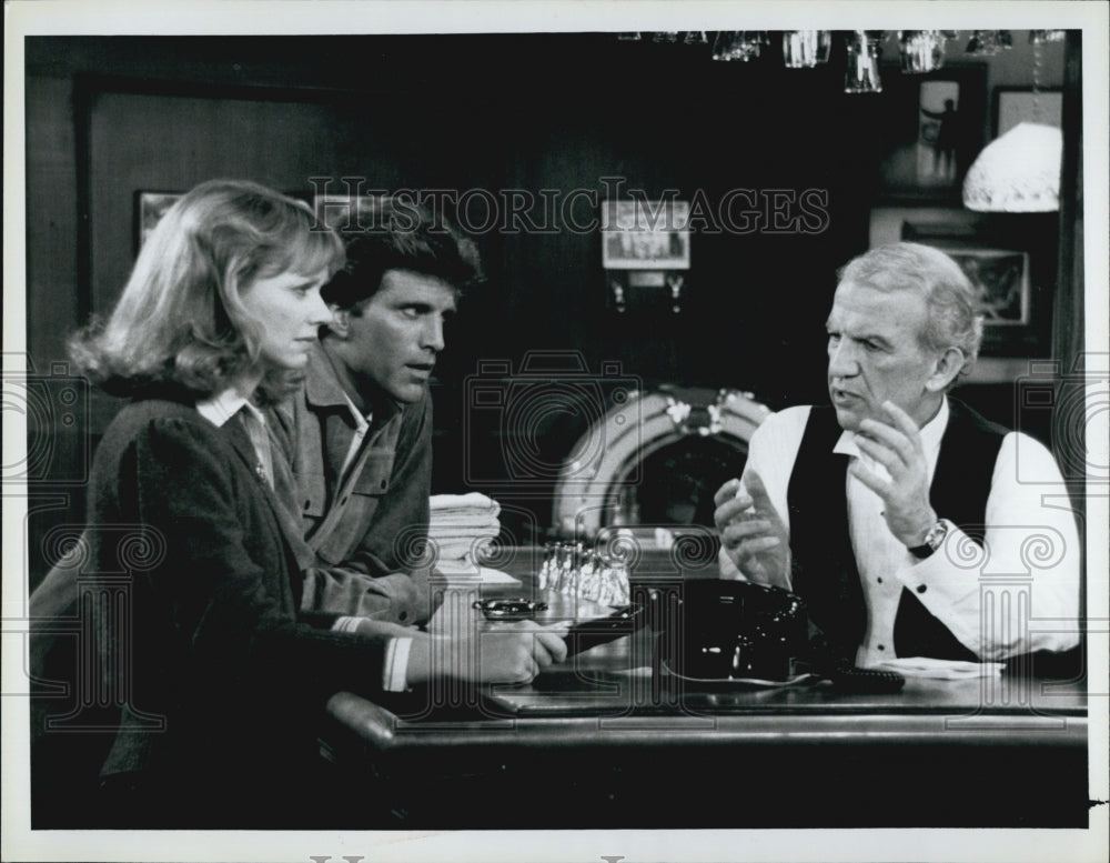 1985 Press Photo Nick Colasanto, Ted Danson &amp; Shelley Long in &quot;Cheers&quot; - Historic Images