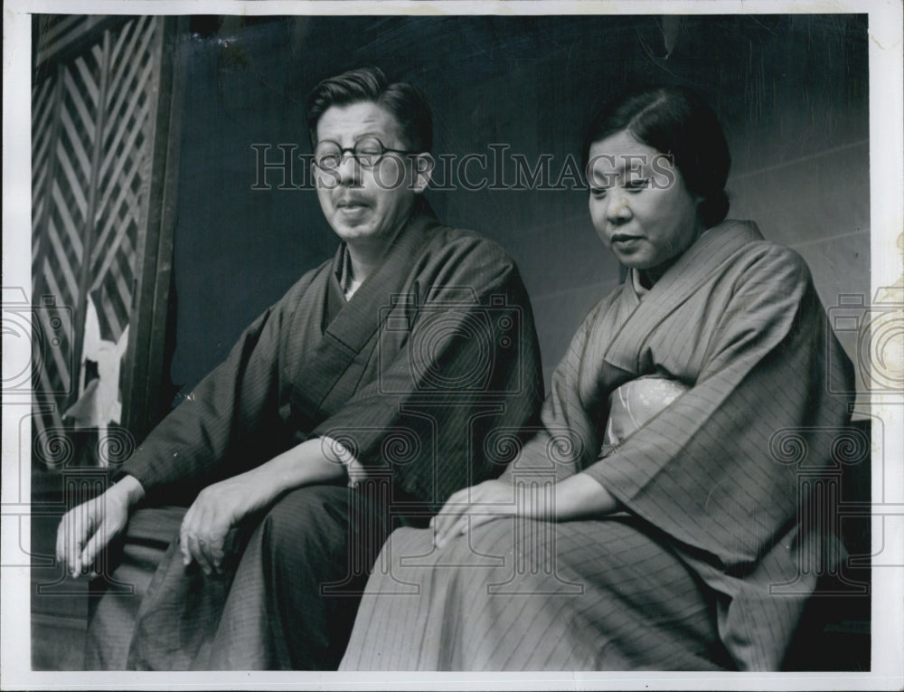 1947 Press Photo Japanese Prime Minister Tetsu Katayama &amp; Wife at Tokyo Home - Historic Images