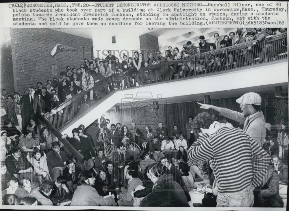 1969 Press Photo Marshall Mmilner one of 20 black students took over building at - Historic Images