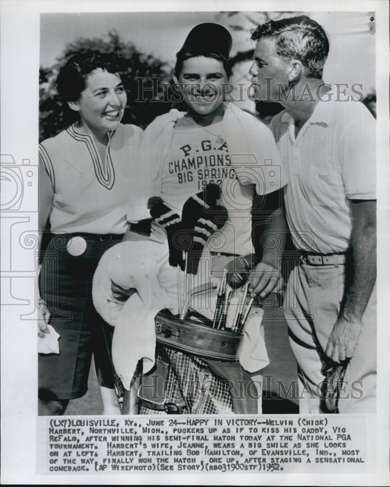 1952 Press Photo Melvin Harbert Professional Golfer Caddy Vic Refalo PGA - Historic Images
