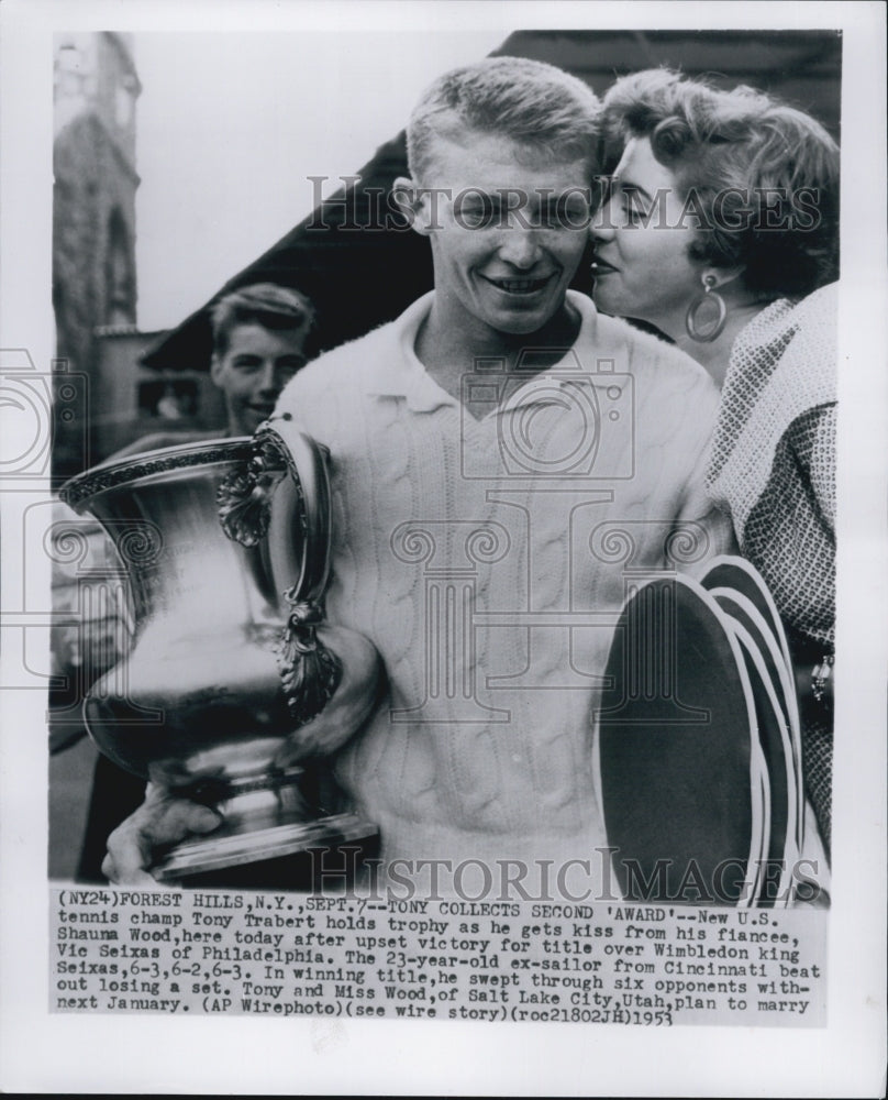 1953 Press Photo US Tennis Champ Tony Travert Kissed by Fiancee Shauna Wood - Historic Images