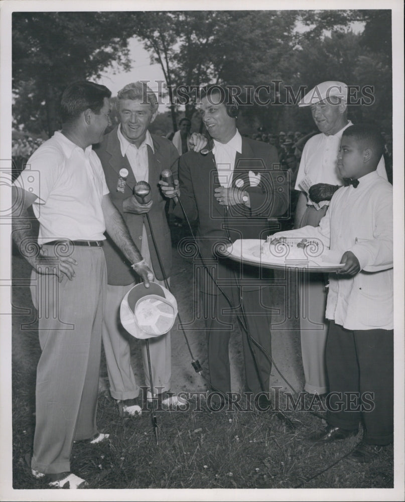 1950 Press Photo Golfer Johnny Palmer with Other Golfers - Historic Images