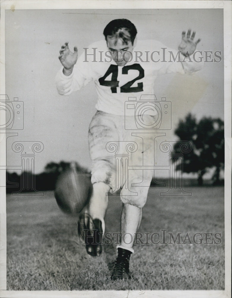 1950 Press Photo Arthur Coggio Quarterback of St Michaels College - Historic Images