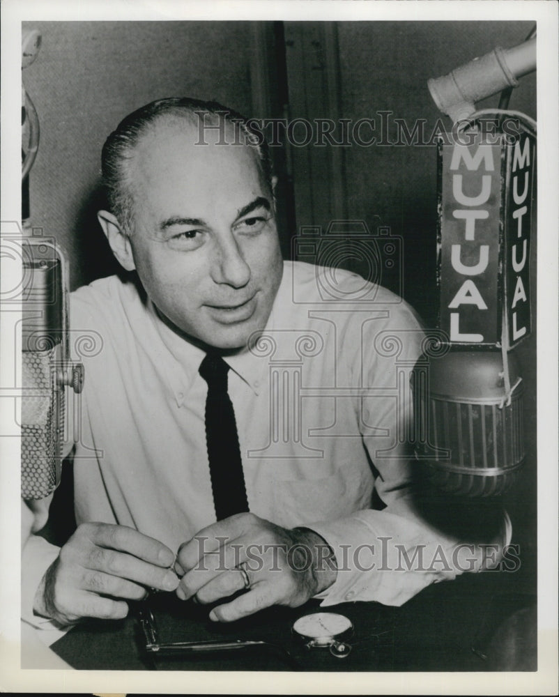 1959 Press Photo Sportscaster Bill Stern - Historic Images