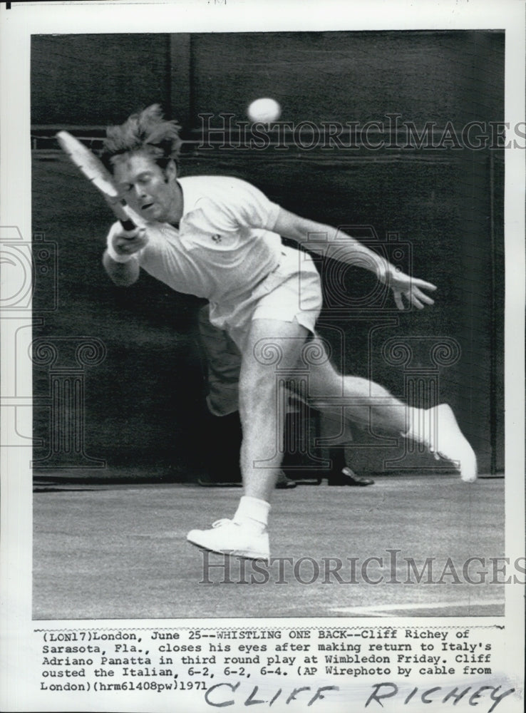 1971 Press Photo Cliff Richey Versus Adrriano Panatta at Wimbledon - Historic Images