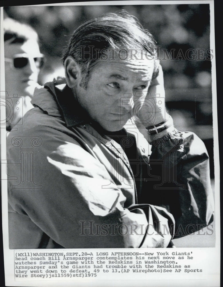 1975 Press Photo New York Giants&#39; Head Coach Bill Arnsparger Playing Washington - Historic Images