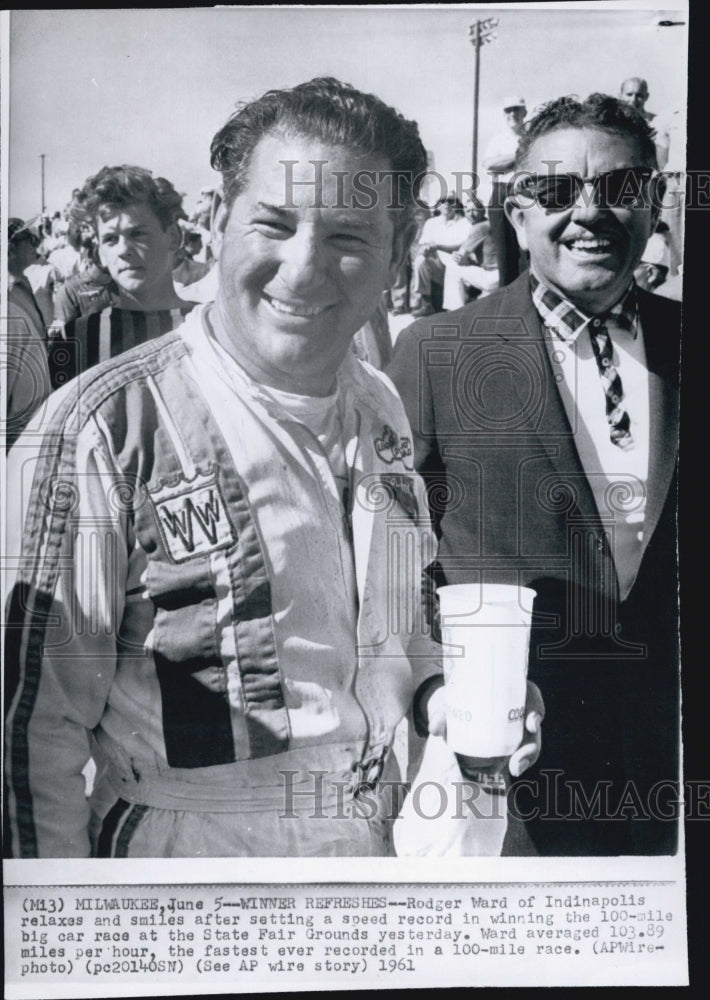 1961 Press Photo Rodger Ward Race Car Driver Wins 100-Mile Race at County Fair - Historic Images