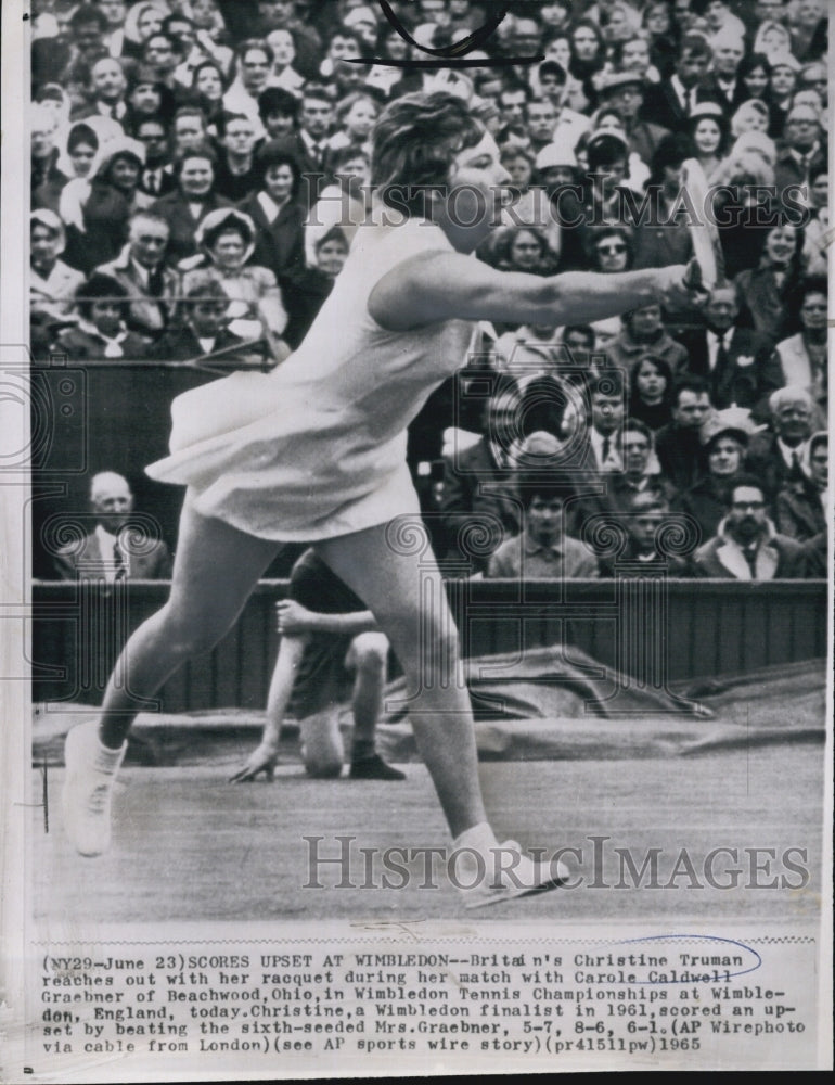 1965 Press Photo Britain&#39;s Christine Truman Defeats Carole Graebner at Wimbledon - Historic Images