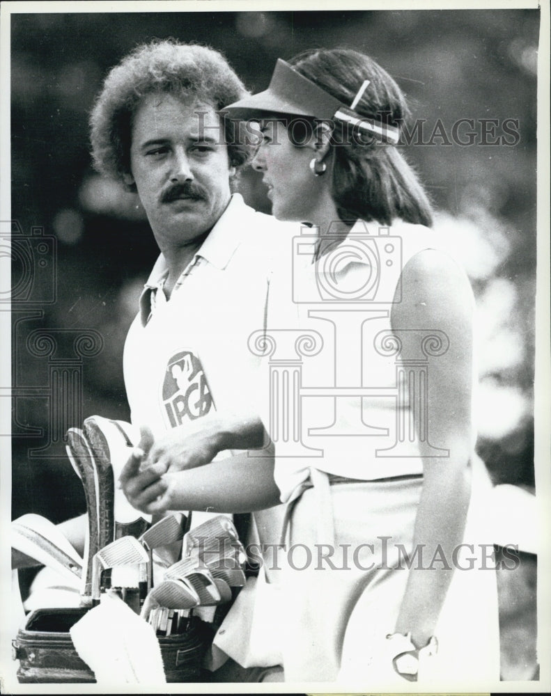 1978 Press Photo Nancy Lopez Golf Player Caddy Roscoe Jones - Historic Images