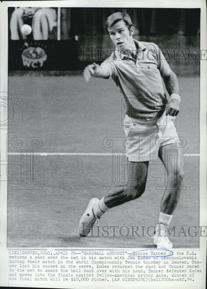 1974 Press Photo Roscoe Tanner of US Defeats Jan Kodes in World Championship Tou - Historic Images