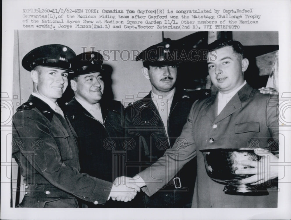 1962 Press Photo Tom Gayford &amp; Capt. Rafael Cervantes With Watstagg Trophy - Historic Images