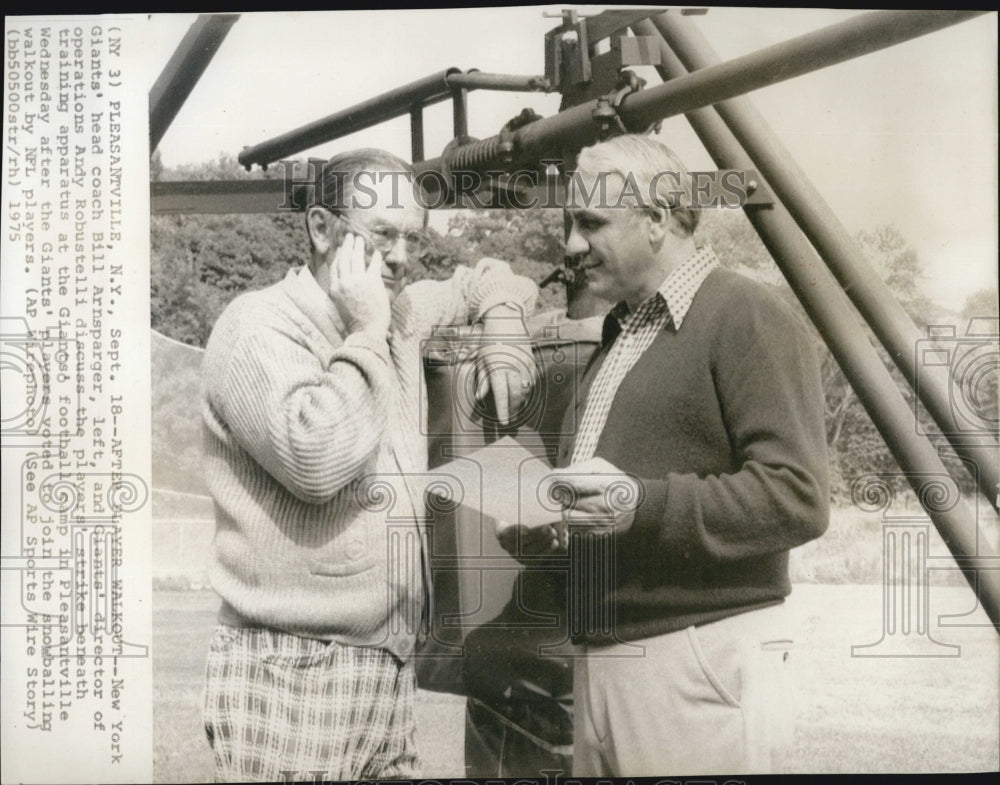 1975 Press Photo Bill Arnsparger, Andy Robustelli Coaches of the New York Giants - Historic Images