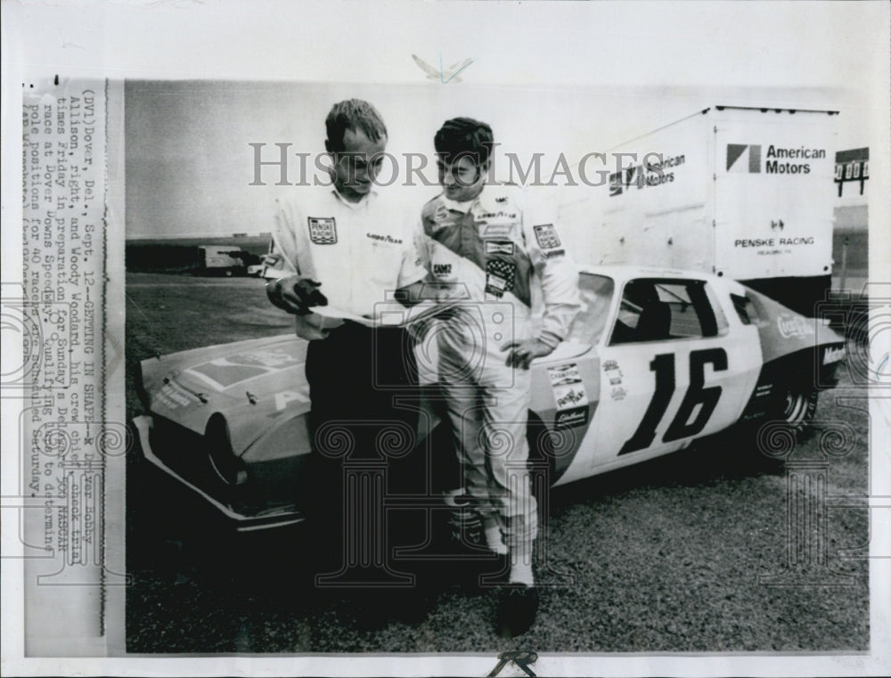 1975 Press Photo Bobby Allison and Woody Woodard Prepare for NASCAR 500 - Historic Images