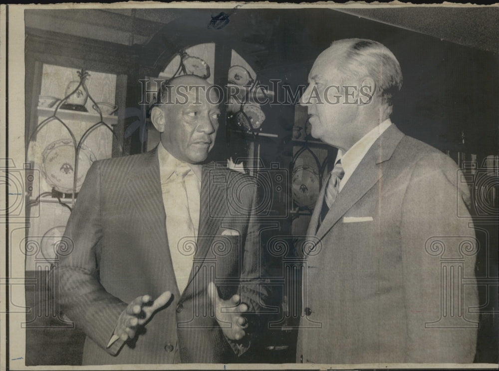 1971 Press Photo Former Olympic Track Star Jesse Owens Sec State William Rogers - Historic Images