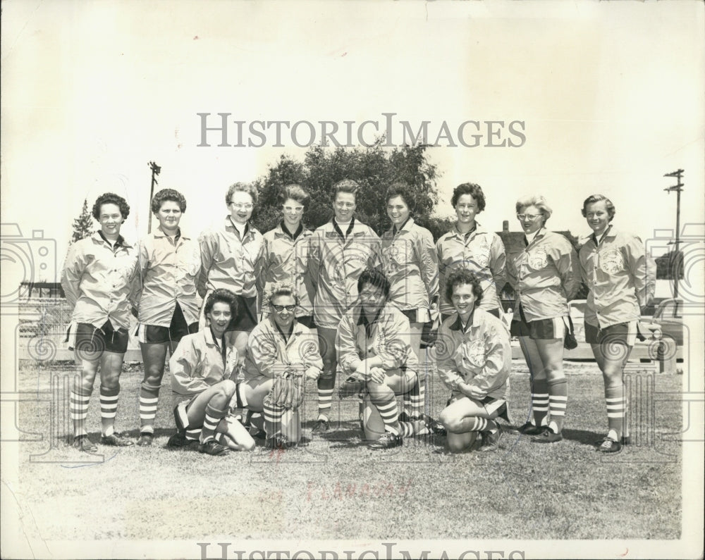 1970 Press Photo Womens Fast Pitch Softball A &amp; B Tavern Team - Historic Images