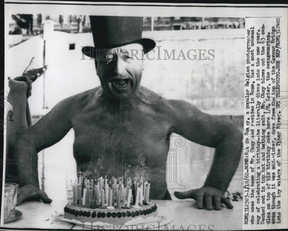 1962 Press Photo Mr. Okay Rik De Sonay Belgian Photographer Birthday Cake - Historic Images