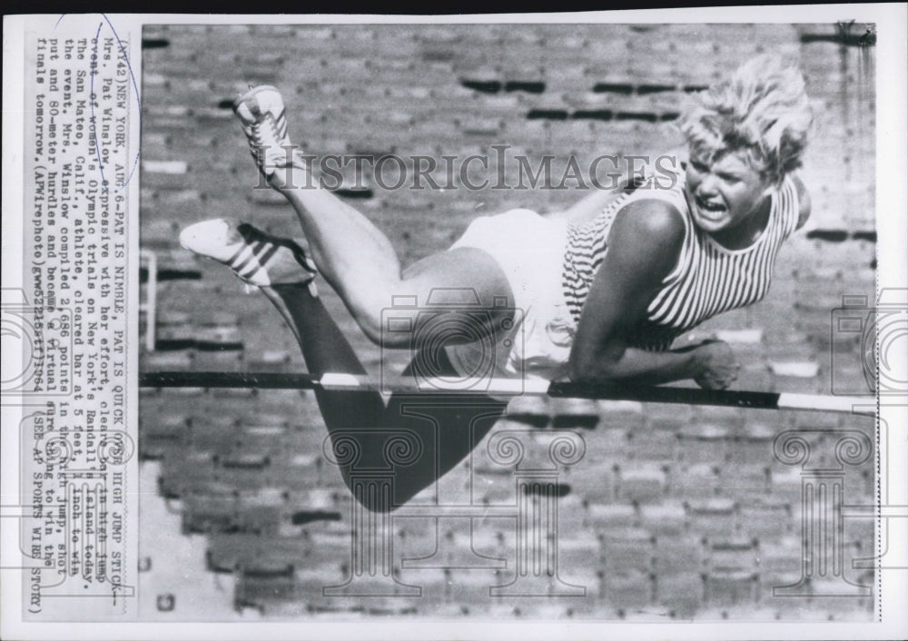 1964 Press Photo Women&#39;s Olympic high jumper Pat Winslow - Historic Images