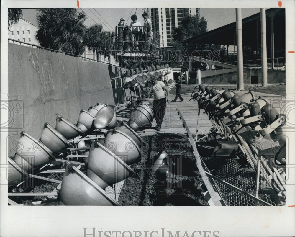 1975 Press Photo Lights Down for Repair and Al Lang Field - Historic Images