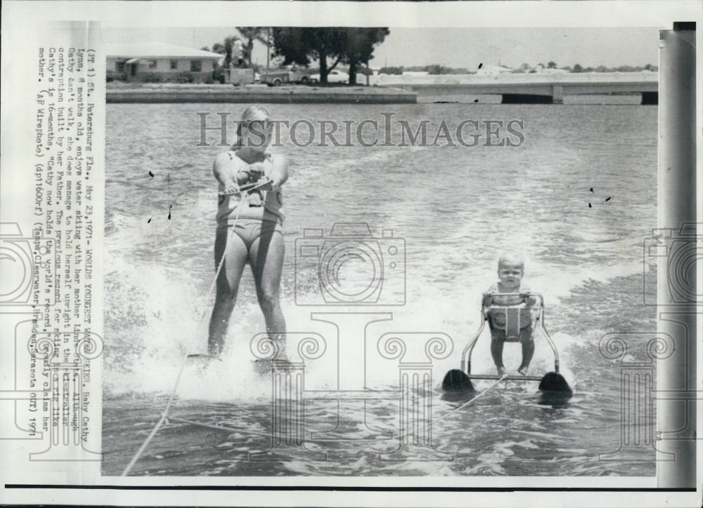 1971 Press Photo Cathy Lynn and Mother, Linda Watersking - Historic Images