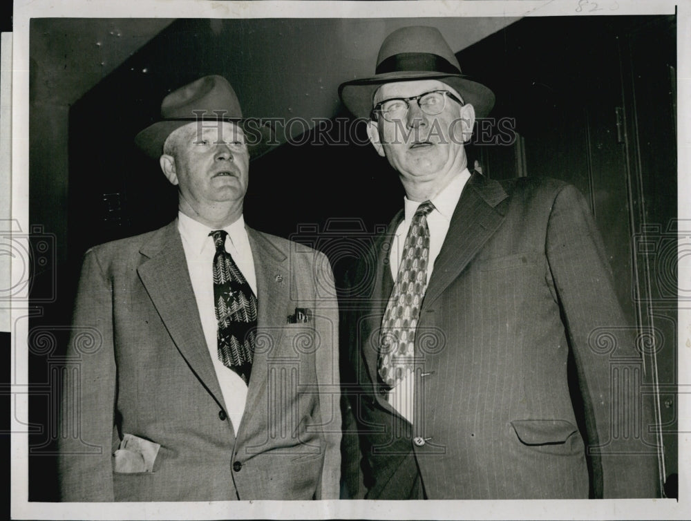 1953 Press Photo Sgt. Mark Madded, Francis Dolphin, Criminal - Historic Images