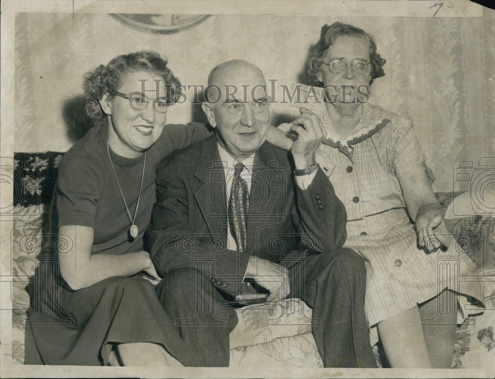 1952 Press Photo George Hersey and Wife, Martha - Historic Images