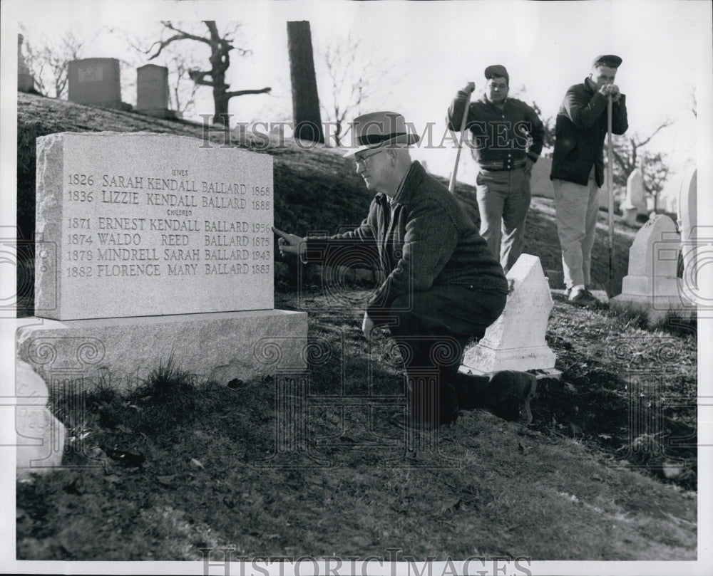 1957 Press Photo Ballard Family Plot - Historic Images