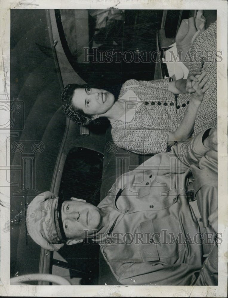 1948 Press Photo Gen. MacArthur and Wife in Car - Historic Images