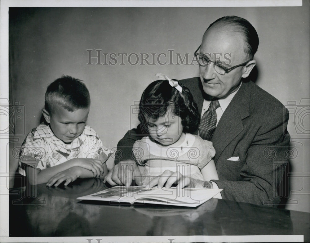 1956 Press Photo Rev. Albert Baller With Joan Conway and Tommy Kendrick - Historic Images