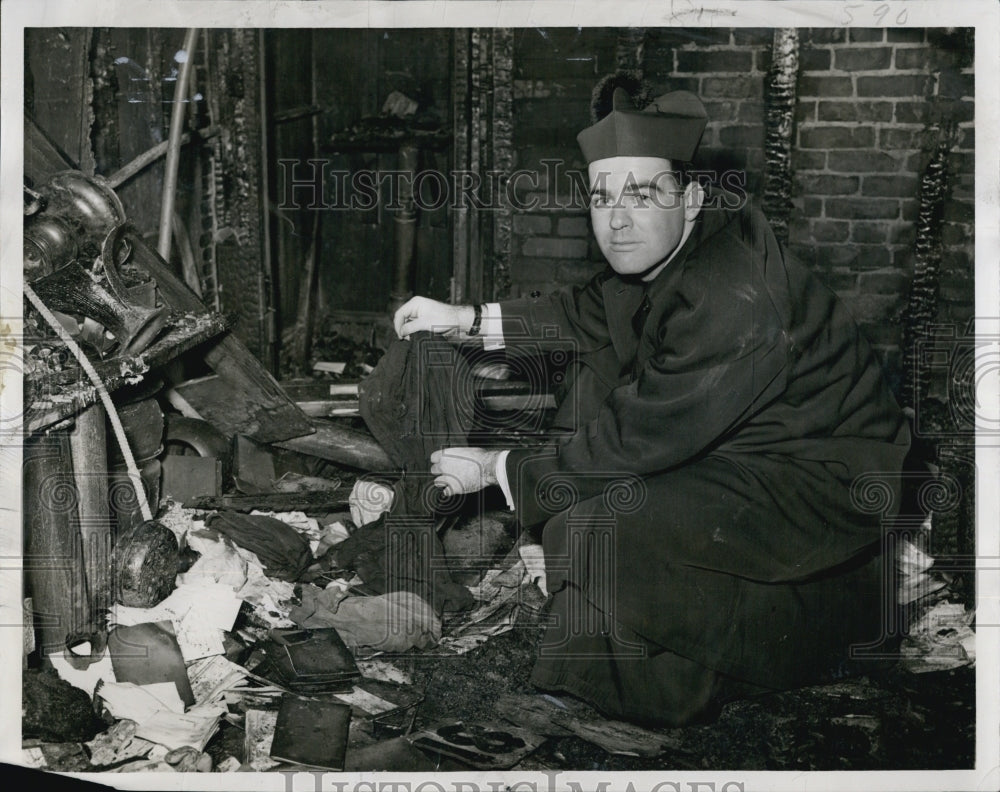 1965 Press Photo Rev. Donald Ballou With Ashes of Burned Cassocks - Historic Images