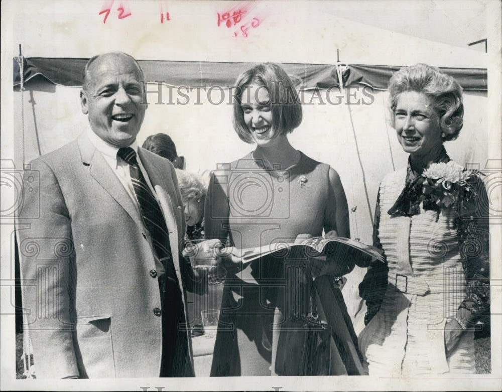 1969 Press Photo Bernard Baldwin, Virginia Baldwin and Mrs. Theodore Drury - Historic Images