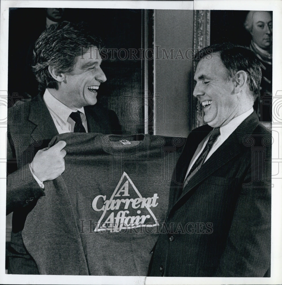 1987 Press Photo Maury Povich And Mayor Ray Flynn - Historic Images