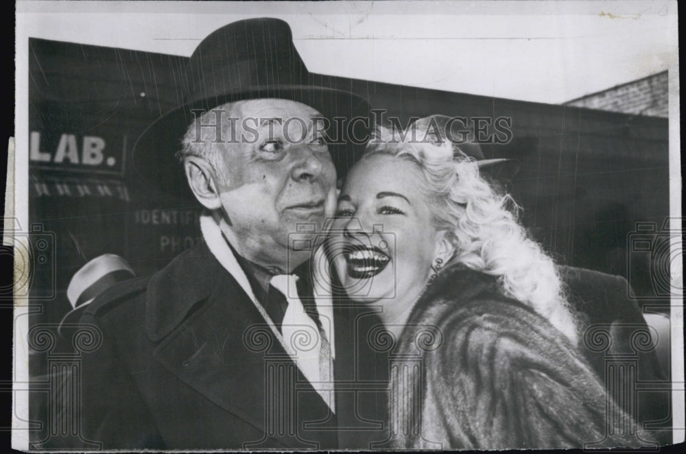 1953 Press Photo Tommy Manville And Lillian Bishop - Historic Images