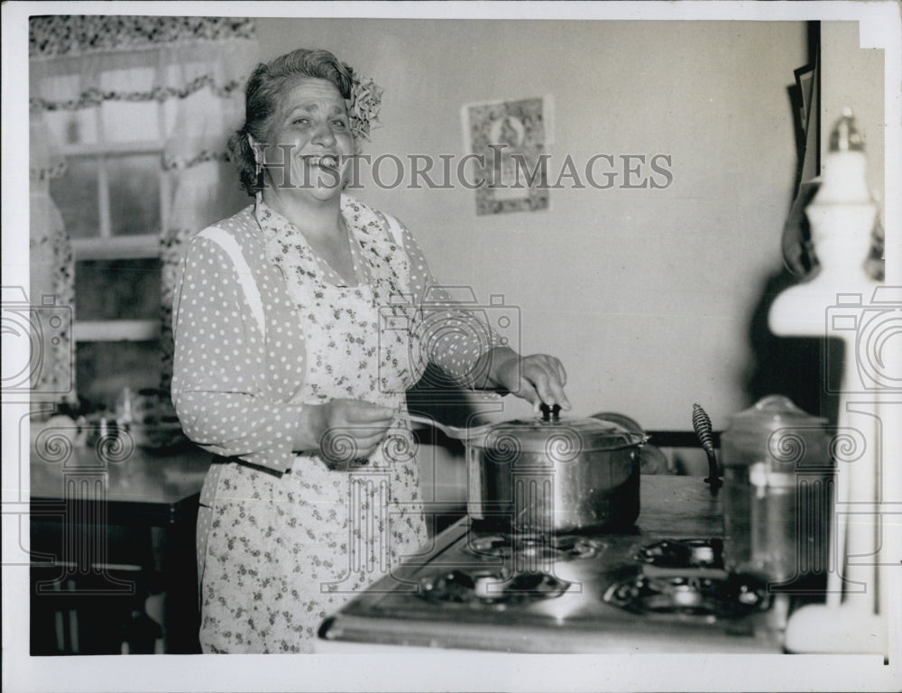 1948 Press Photo Mary Leombruno - Historic Images