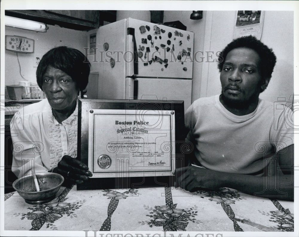 1991 Press Photo Marjorie Lewis and Grandson, Anthony With Police Certificate - Historic Images