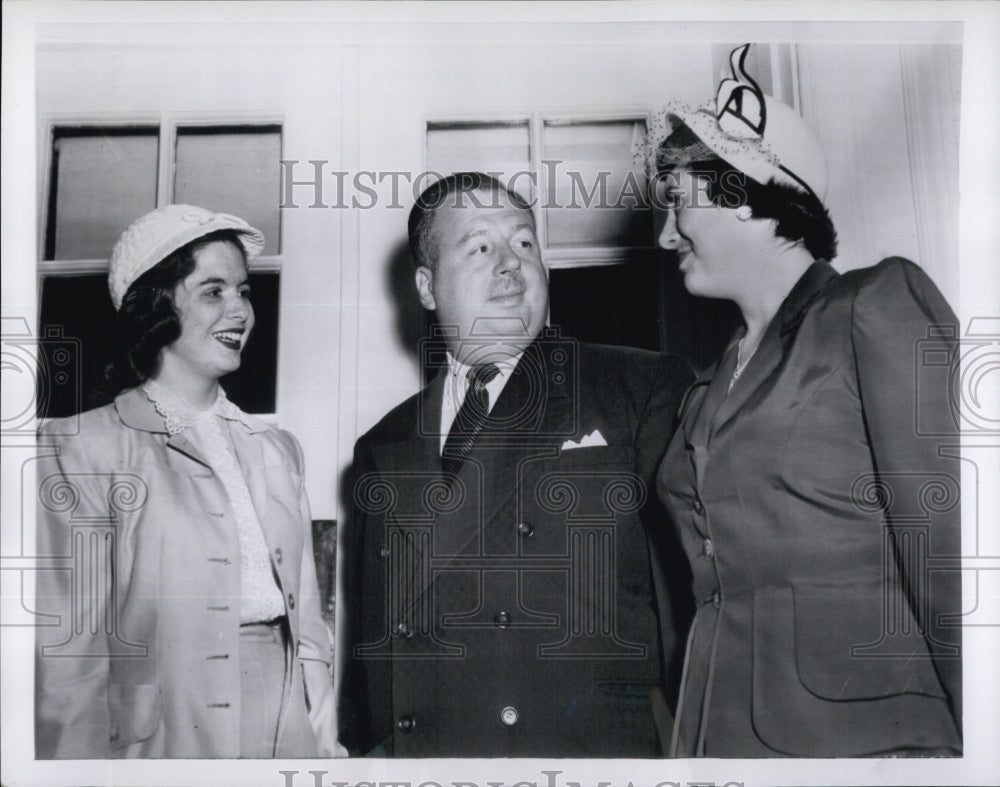 1951 Press Photo Michael DiSalle With Daughters, Toni and Barbara - Historic Images