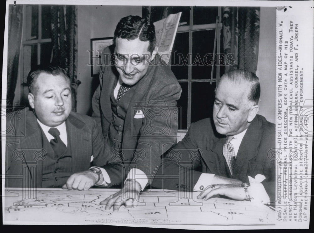 1951 Press Photo Federal Price Director Michael DiSalle Aides Leventhal Donohue - Historic Images