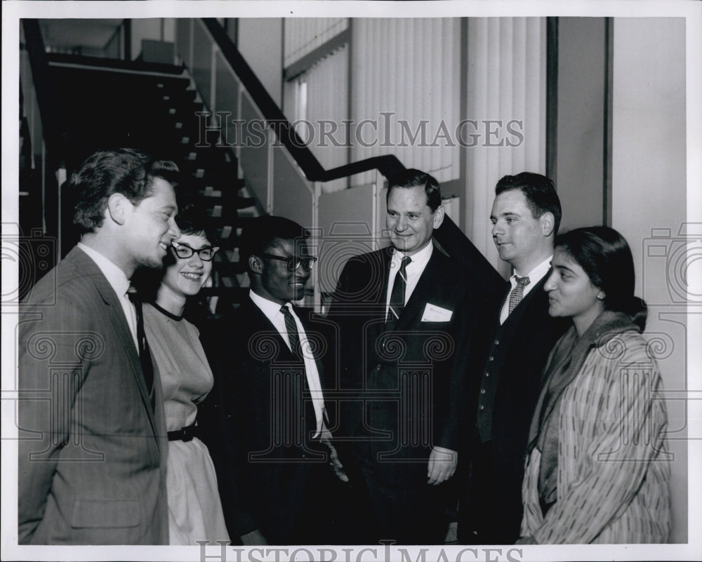 1932 Press Photo Arnold Cutler With Students of the Greater Boston Brandeis Club - Historic Images