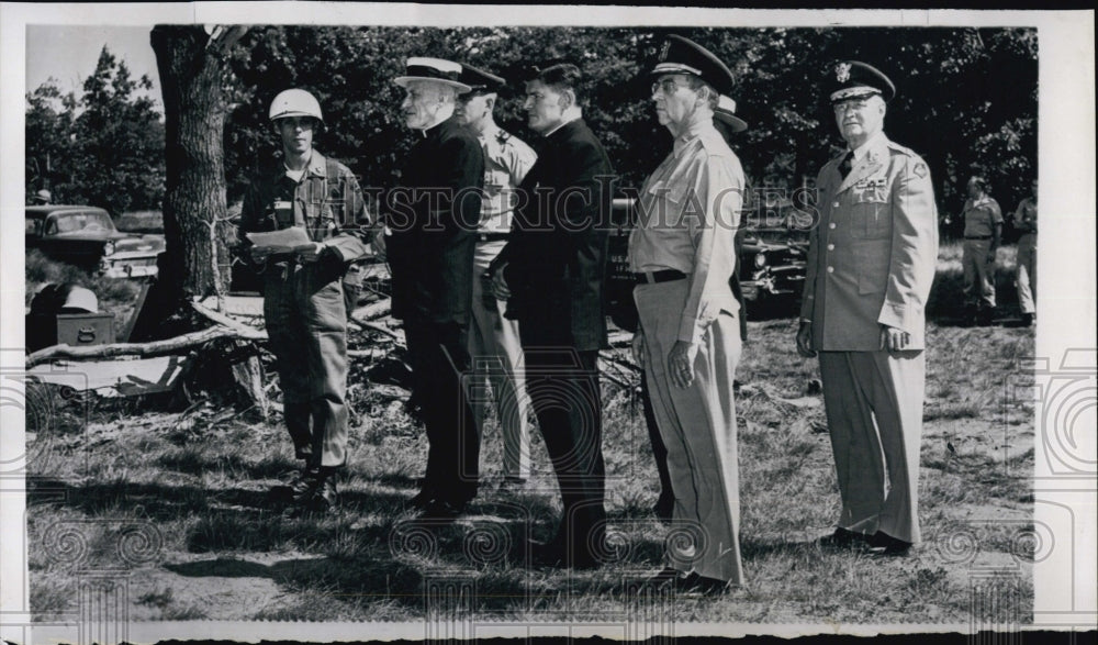 1960 Press Photo Richard Cardinal Cushing Watches National Guard Training - Historic Images