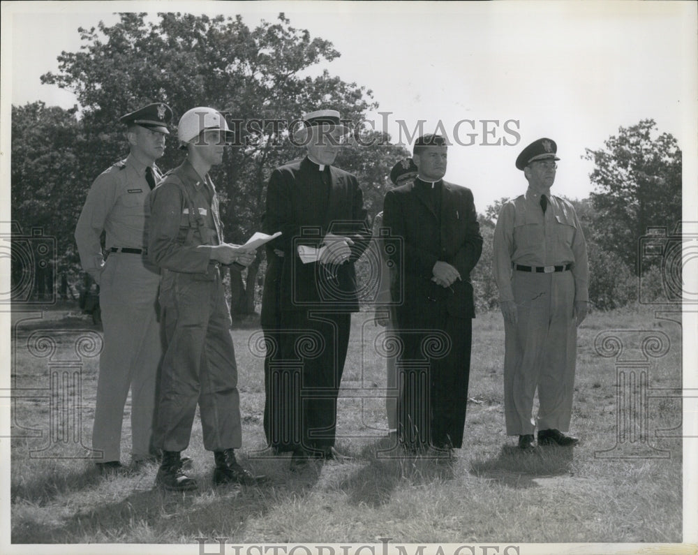 1960 Press Photo Richard Cardinal Cushing, Lt. Duffy, George Kerr at Camp Drum - Historic Images