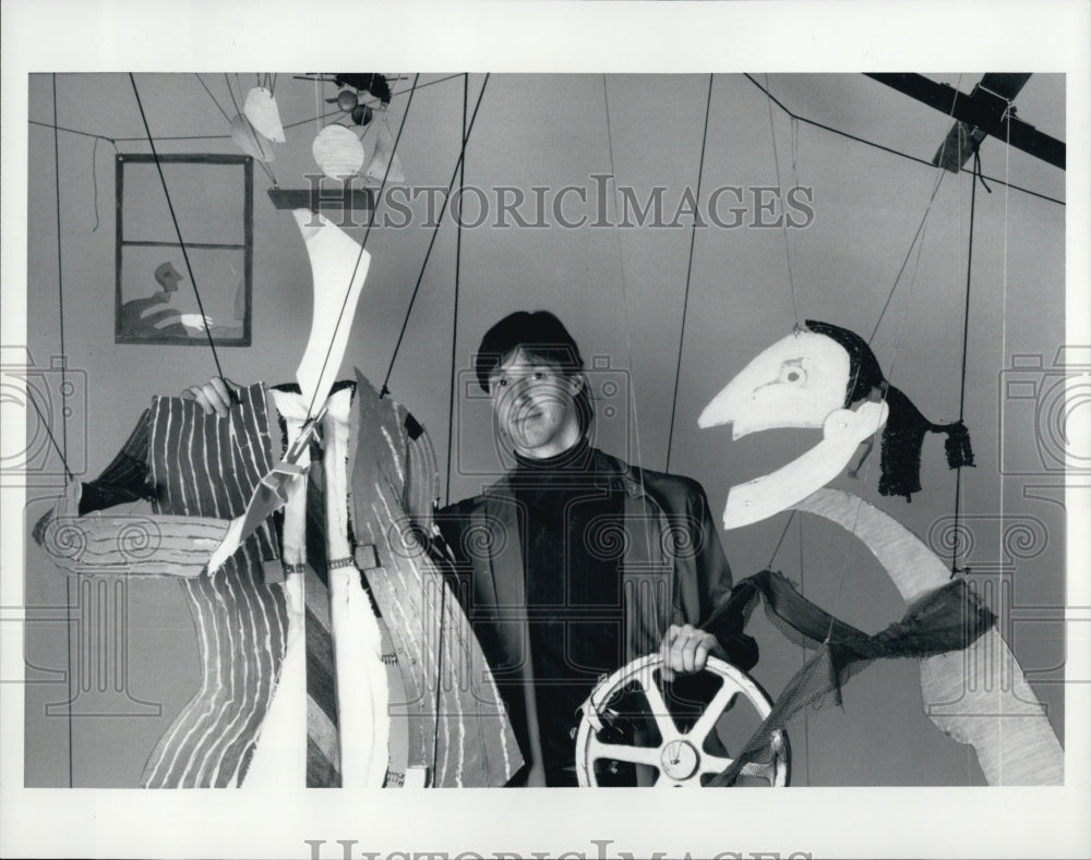 1985 Press Photo Bert Snow, Artist With Sculptures - Historic Images