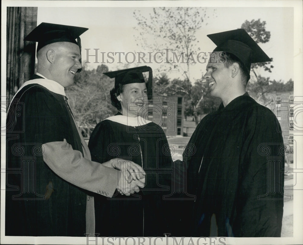 1958 Press Photo Katharine Sonneborn, Richard Mitchell Greet Edward Snyder - Historic Images