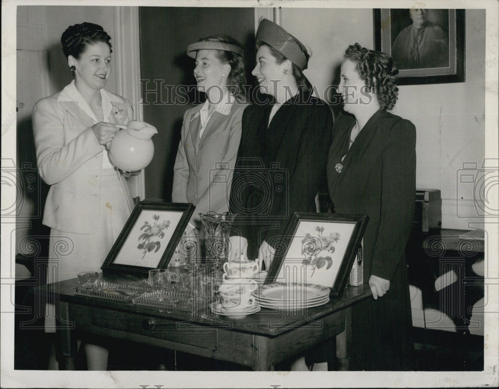 1947 Press Photo Mrs.Cutter,Mrs.Galvin,Mrs.O&#39;Neil Are The Penny Sale Committee - Historic Images