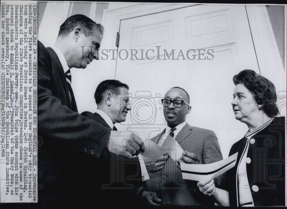 1968 Press Photo Donald Sneer and Robert Amesbury With John Volpe at Bank - Historic Images